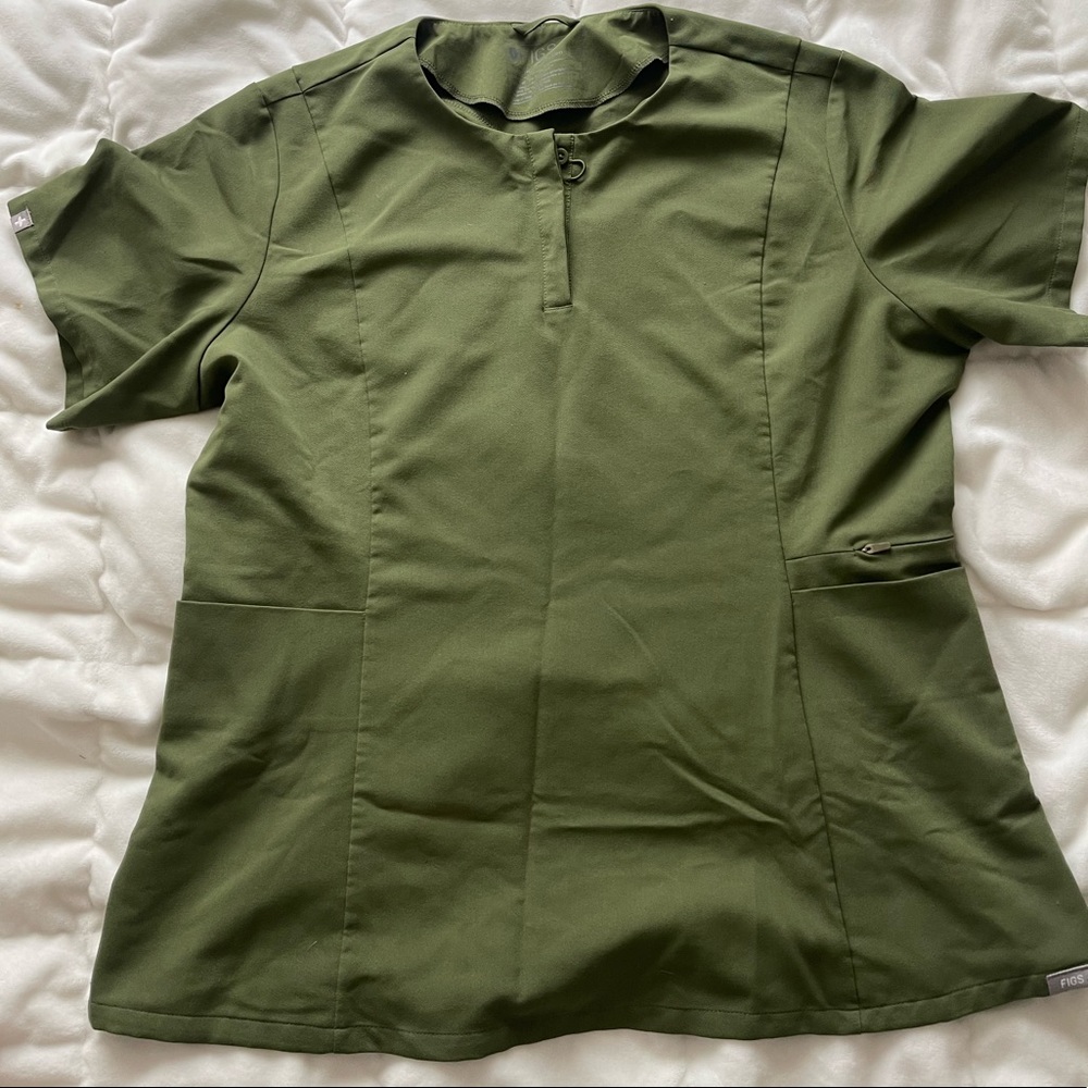 FIGS womens green scrub top